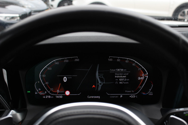 BMW 3 Serie Touring 330i High Exe. M Sport / Trekhaak / Panoramadak / Camera / Bruin Leder / 19'' / CarPlay / M Sportremmen / DAB / Stoelverwarming / Cruise Control