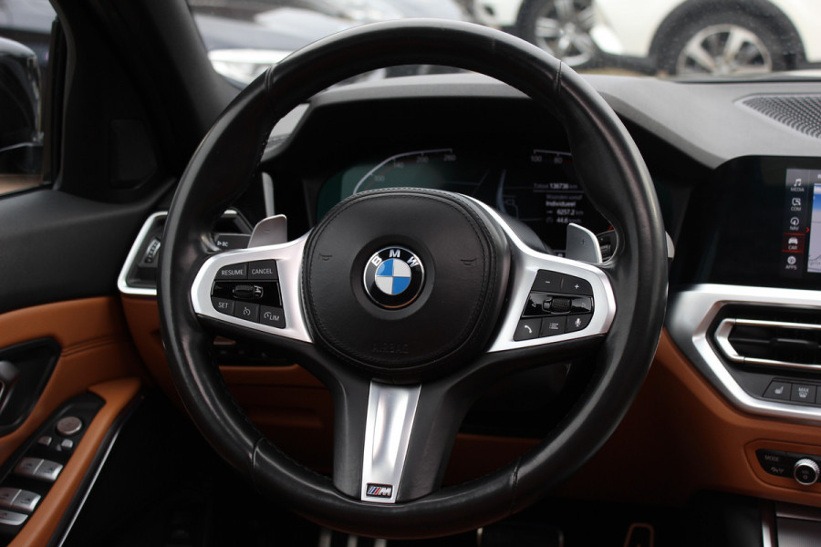 BMW 3 Serie Touring 330i High Exe. M Sport / Trekhaak / Panoramadak / Camera / Bruin Leder / 19'' / CarPlay / M Sportremmen / DAB / Stoelverwarming / Cruise Control