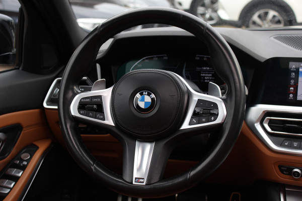 BMW 3 Serie Touring 330i High Exe. M Sport / Trekhaak / Panoramadak / Camera / Bruin Leder / 19'' / CarPlay / M Sportremmen / DAB / Stoelverwarming / Cruise Control