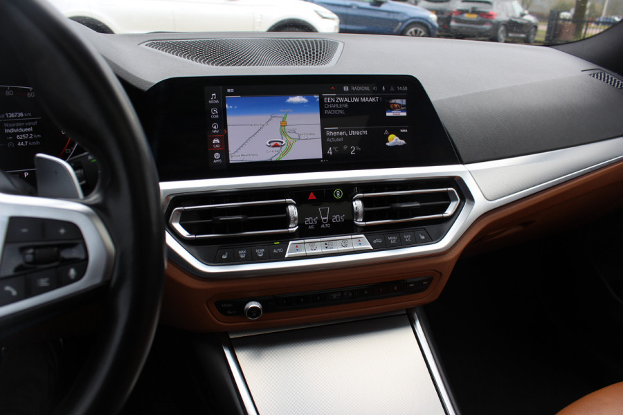 BMW 3 Serie Touring 330i High Exe. M Sport / Trekhaak / Panoramadak / Camera / Bruin Leder / 19'' / CarPlay / M Sportremmen / DAB / Stoelverwarming / Cruise Control
