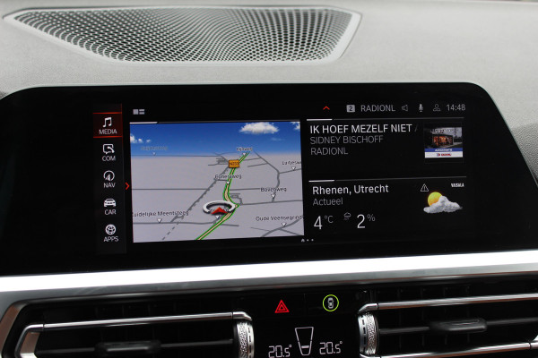 BMW 3 Serie Touring 330i High Exe. M Sport / Trekhaak / Panoramadak / Camera / Bruin Leder / 19'' / CarPlay / M Sportremmen / DAB / Stoelverwarming / Cruise Control