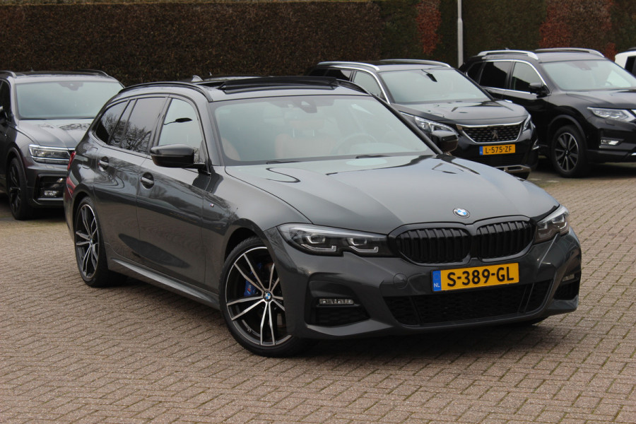 BMW 3 Serie Touring 330i High Exe. M Sport / Trekhaak / Panoramadak / Camera / Bruin Leder / 19'' / CarPlay / M Sportremmen / DAB / Stoelverwarming / Cruise Control