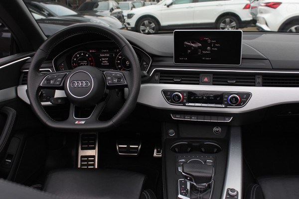 Audi A5 Cabriolet 2.0 TFSI Launch Edition NL Auto! / Trekhaak / Leder / Nekverwarming / Navigatie / Parkeerhulp V+A / 19'' / Windscherm / Stoelverwarming / Cruise Control
