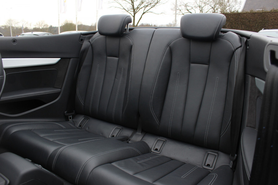 Audi A5 Cabriolet 2.0 TFSI Launch Edition NL Auto! / Trekhaak / Leder / Nekverwarming / Navigatie / Parkeerhulp V+A / 19'' / Windscherm / Stoelverwarming / Cruise Control