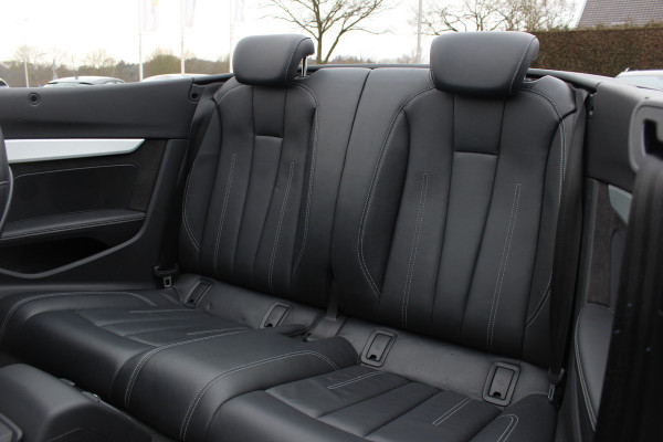 Audi A5 Cabriolet 2.0 TFSI Launch Edition NL Auto! / Trekhaak / Leder / Nekverwarming / Navigatie / Parkeerhulp V+A / 19'' / Windscherm / Stoelverwarming / Cruise Control