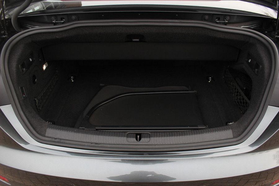 Audi A5 Cabriolet 2.0 TFSI Launch Edition NL Auto! / Trekhaak / Leder / Nekverwarming / Navigatie / Parkeerhulp V+A / 19'' / Windscherm / Stoelverwarming / Cruise Control