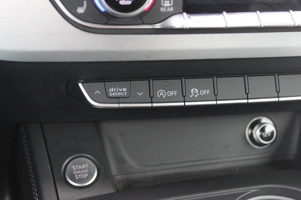 Audi A5 Cabriolet 2.0 TFSI Launch Edition NL Auto! / Trekhaak / Leder / Nekverwarming / Navigatie / Parkeerhulp V+A / 19'' / Windscherm / Stoelverwarming / Cruise Control