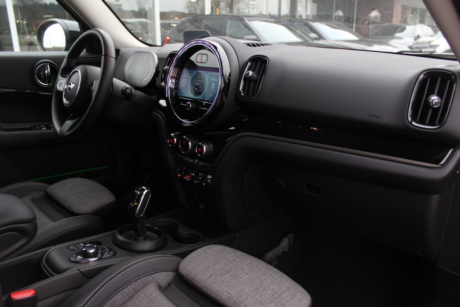 MINI Countryman 2.0 Cooper S ALL4 Classic / Trekhaak / Camera / Head-up / Keyless / 18'' / CarPlay / Stoelverwarming / DAB / Cruise Control