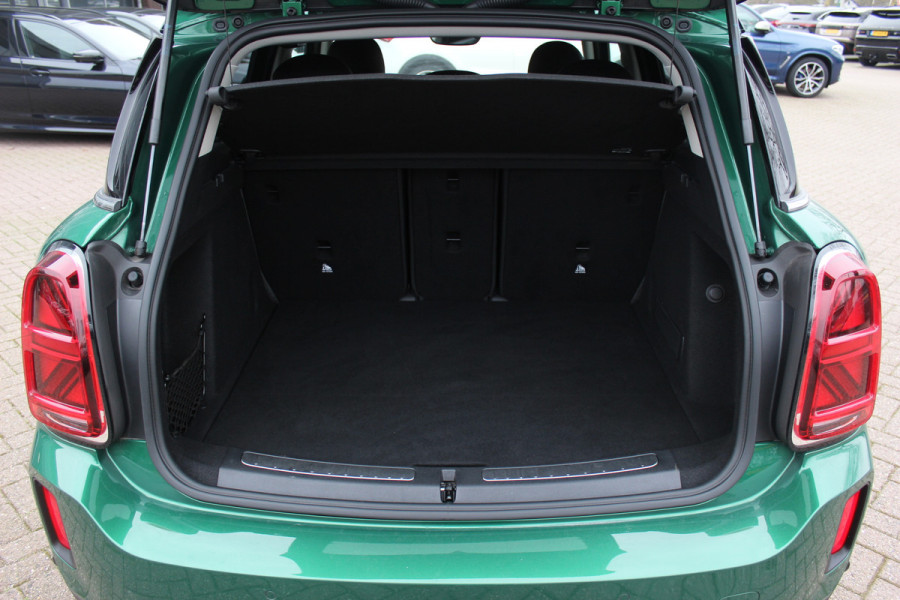 MINI Countryman 2.0 Cooper S ALL4 Classic / Trekhaak / Camera / Head-up / Keyless / 18'' / CarPlay / Stoelverwarming / DAB / Cruise Control