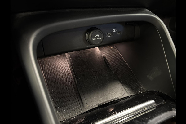 Volvo XC40 Recharge Core Stoel verwarming / Stuur verwarming / navigatie