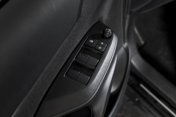 Toyota Yaris Cross 1.5 Hybrid 115 Dynamic | Dig.Cockpit | Adapt.Cruise | Stoel-+stuurverwarming | Camera | PDC | NAV+App.Connect | Auto.Airco | LM 17" | 9524