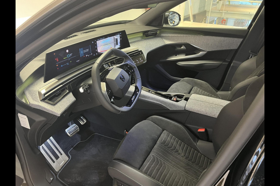 Peugeot 3008 1.6 plug-in Hybrid 195 GT alcantara executive interior, on board charger 7.4KW, 360 vision & drive Assist Pack GT Panoramisch schuifdak
