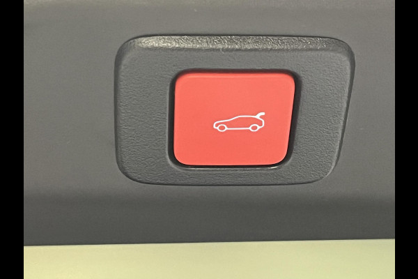 Peugeot 3008 1.6 plug-in Hybrid 195 GT alcantara executive interior, on board charger 7.4KW, 360 vision & drive Assist Pack GT Panoramisch schuifdak