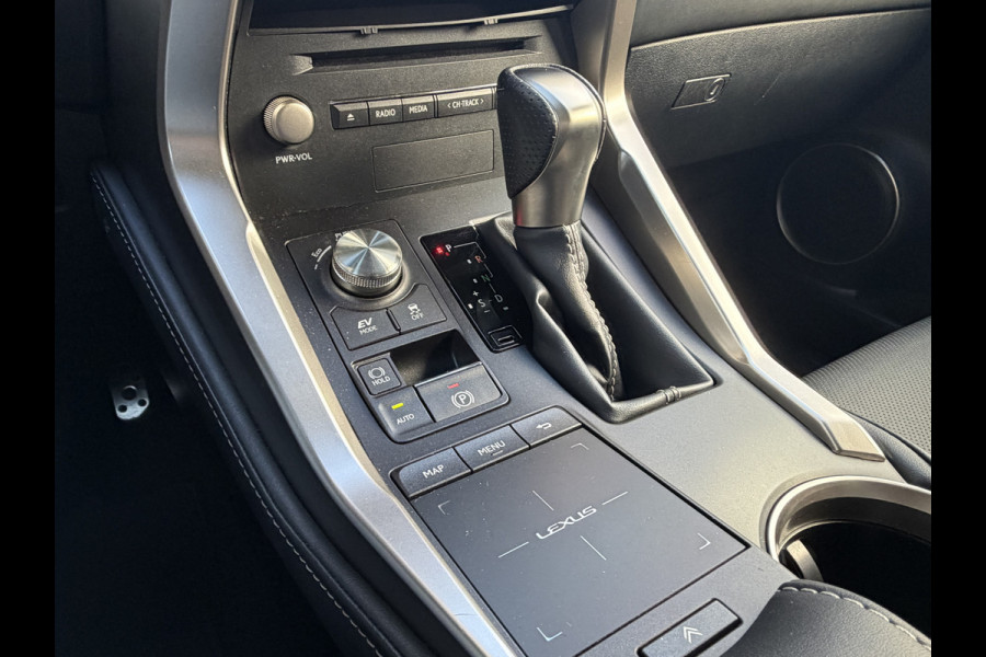 Lexus NX 300h AWD F SPORT | Pano dak | 12 mnd BOVAG Garantie | Rijklaar!!