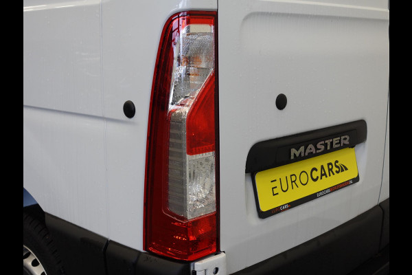 Renault Master T33 2.3 dCi 135PK L2H2 BPM VRIJ! Airco Cruise control Parkeersensoren Navigatie Trekhaak