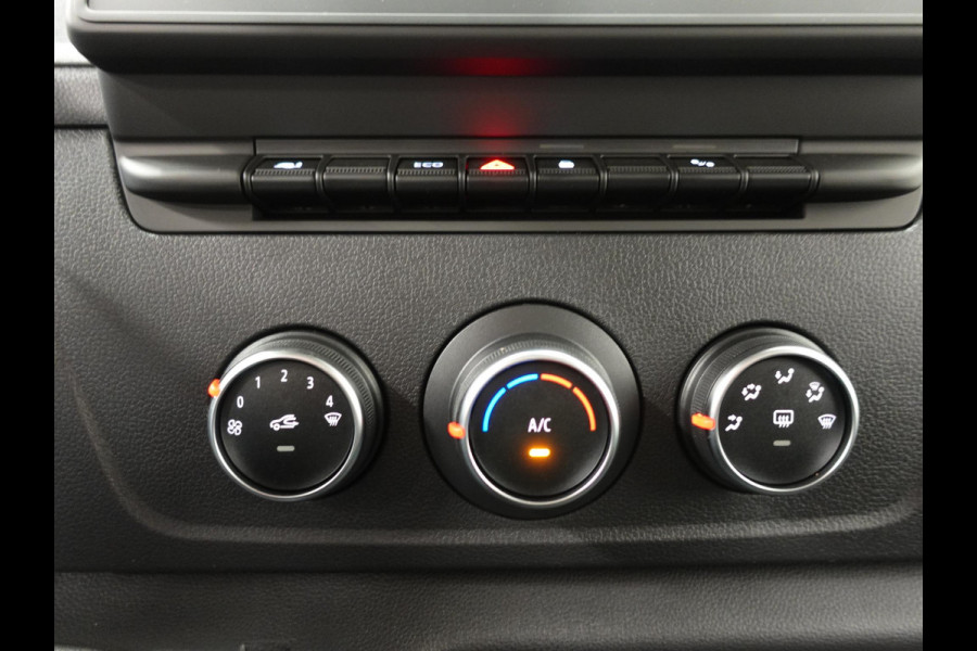 Renault Master T33 2.3 dCi 135PK L2H2 BPM VRIJ! Airco Cruise control Parkeersensoren Navigatie Trekhaak