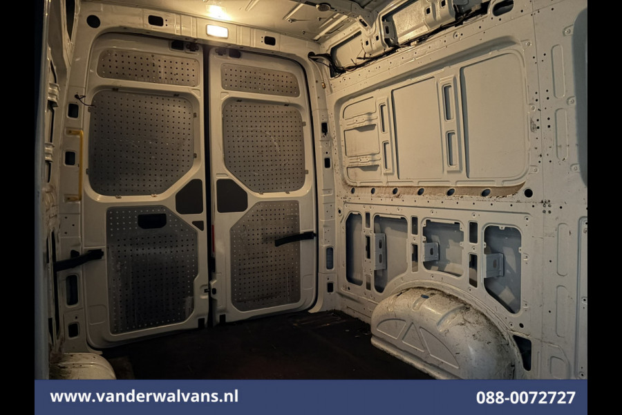 Volkswagen Crafter 2.0 TDI L3H3 L2H2 Euro6 Airco | Navigatie | Camera | Trekhaak | Apple Carplay | Cruisecontrol Chauffeursstoel, Android Auto, Parkeersensoren, Bijrijdersbank