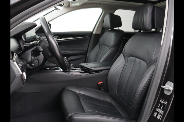 BMW 5 Serie 520i High Executive | Panoramadak | Leder | Trekhaak | Stoelverwarming | Camera | Live Cockpit | Park Assist | Carplay | Full LED | Navigatie | Climate control | Cruise control