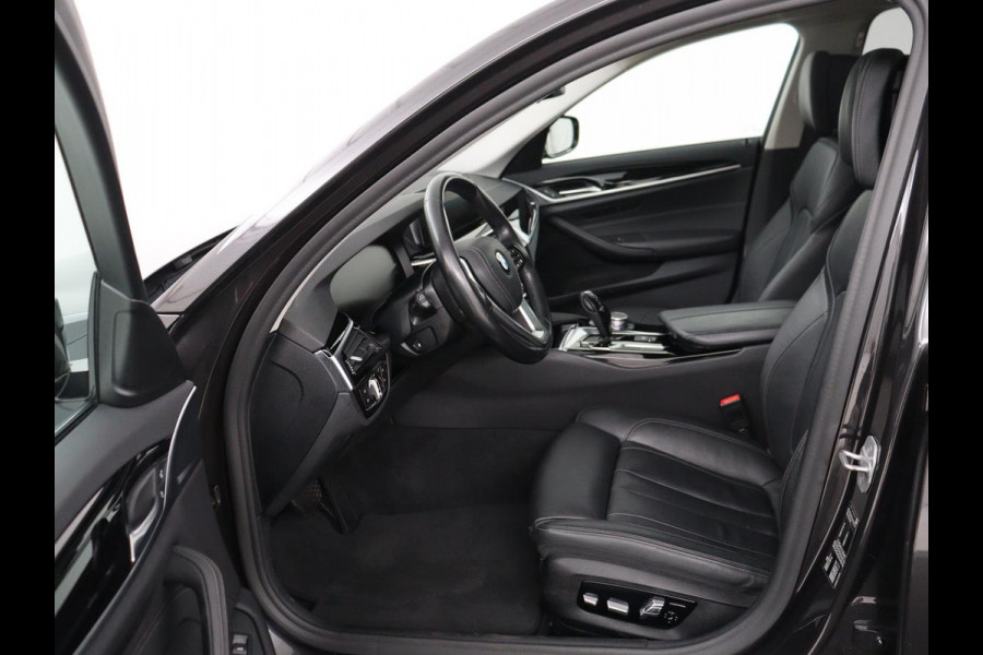 BMW 5 Serie 520i High Executive | Panoramadak | Leder | Trekhaak | Stoelverwarming | Camera | Live Cockpit | Park Assist | Carplay | Full LED | Navigatie | Climate control | Cruise control