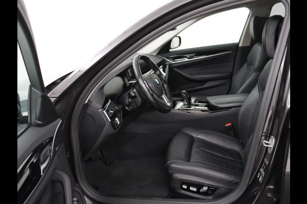 BMW 5 Serie 520i High Executive | Panoramadak | Leder | Trekhaak | Stoelverwarming | Camera | Live Cockpit | Park Assist | Carplay | Full LED | Navigatie | Climate control | Cruise control