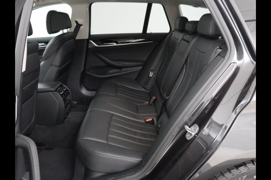 BMW 5 Serie 520i High Executive | Panoramadak | Leder | Trekhaak | Stoelverwarming | Camera | Live Cockpit | Park Assist | Carplay | Full LED | Navigatie | Climate control | Cruise control