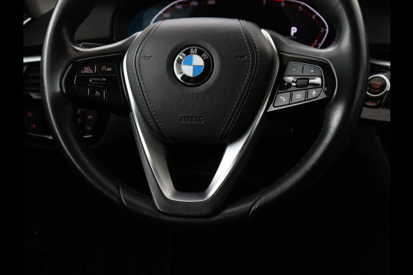 BMW 5 Serie 520i High Executive | Panoramadak | Leder | Trekhaak | Stoelverwarming | Camera | Live Cockpit | Park Assist | Carplay | Full LED | Navigatie | Climate control | Cruise control