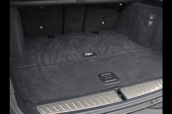 BMW 5 Serie 520i High Executive | Panoramadak | Leder | Trekhaak | Stoelverwarming | Camera | Live Cockpit | Park Assist | Carplay | Full LED | Navigatie | Climate control | Cruise control