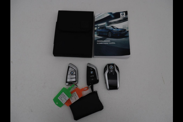 BMW 5 Serie 520i High Executive | Panoramadak | Leder | Trekhaak | Stoelverwarming | Camera | Live Cockpit | Park Assist | Carplay | Full LED | Navigatie | Climate control | Cruise control