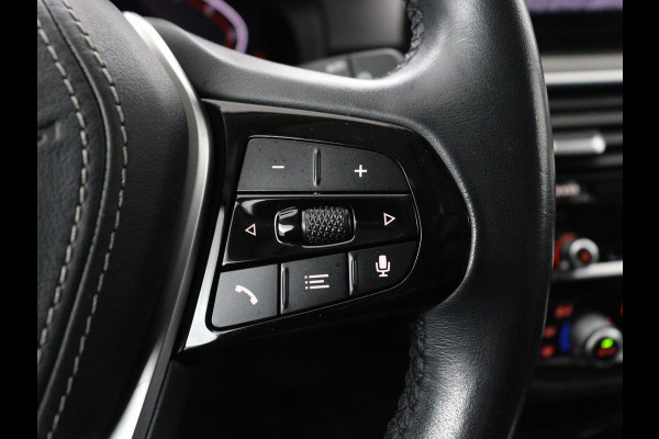 BMW 5 Serie 520i High Executive | Panoramadak | Leder | Trekhaak | Stoelverwarming | Camera | Live Cockpit | Park Assist | Carplay | Full LED | Navigatie | Climate control | Cruise control