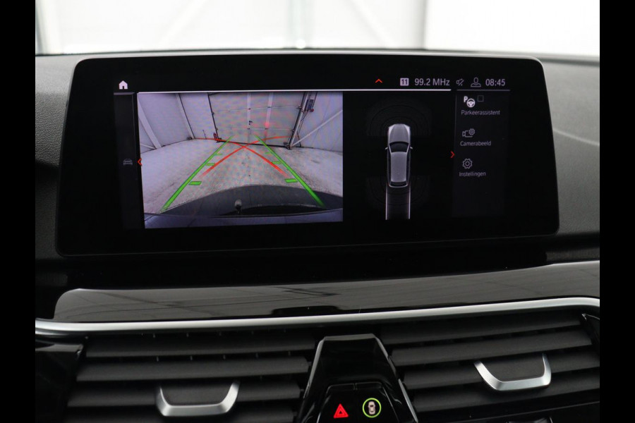 BMW 5 Serie 520i High Executive | Panoramadak | Leder | Trekhaak | Stoelverwarming | Camera | Live Cockpit | Park Assist | Carplay | Full LED | Navigatie | Climate control | Cruise control