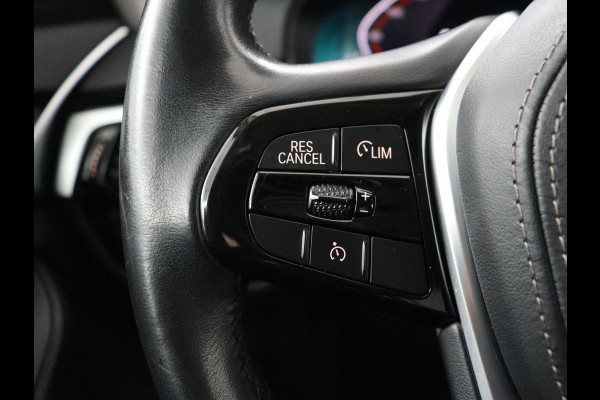 BMW 5 Serie 520i High Executive | Panoramadak | Leder | Trekhaak | Stoelverwarming | Camera | Live Cockpit | Park Assist | Carplay | Full LED | Navigatie | Climate control | Cruise control