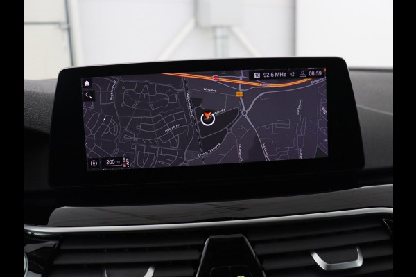 BMW 5 Serie 520i High Executive | Panoramadak | Leder | Trekhaak | Stoelverwarming | Camera | Live Cockpit | Park Assist | Carplay | Full LED | Navigatie | Climate control | Cruise control