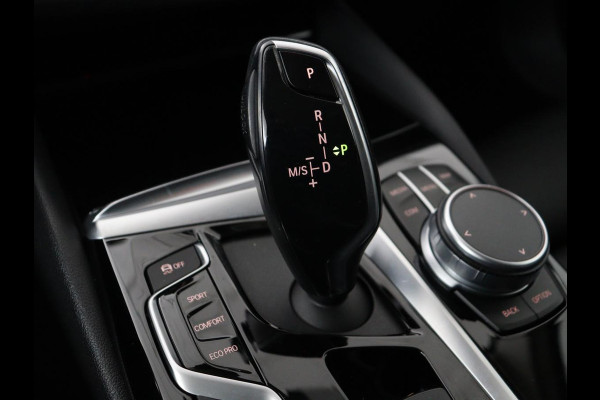 BMW 5 Serie 520i High Executive | Panoramadak | Leder | Trekhaak | Stoelverwarming | Camera | Live Cockpit | Park Assist | Carplay | Full LED | Navigatie | Climate control | Cruise control