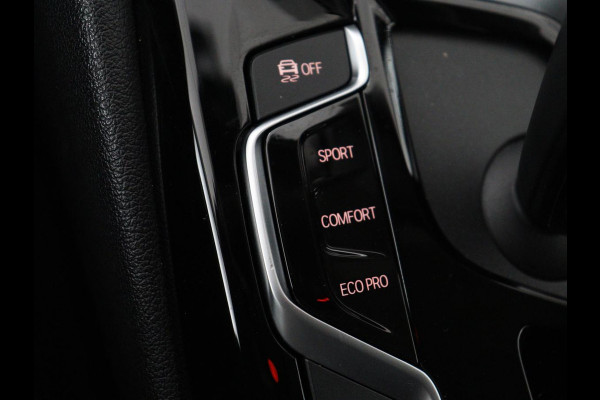 BMW 5 Serie 520i High Executive | Panoramadak | Leder | Trekhaak | Stoelverwarming | Camera | Live Cockpit | Park Assist | Carplay | Full LED | Navigatie | Climate control | Cruise control