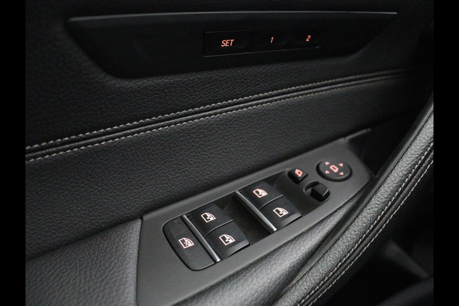 BMW 5 Serie 520i High Executive | Panoramadak | Leder | Trekhaak | Stoelverwarming | Camera | Live Cockpit | Park Assist | Carplay | Full LED | Navigatie | Climate control | Cruise control