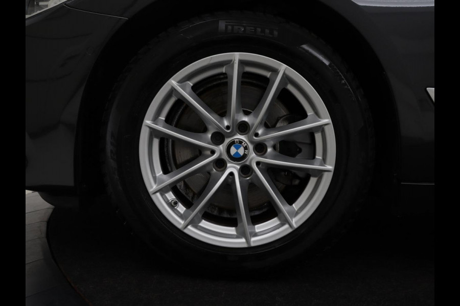 BMW 5 Serie 520i High Executive | Panoramadak | Leder | Trekhaak | Stoelverwarming | Camera | Live Cockpit | Park Assist | Carplay | Full LED | Navigatie | Climate control | Cruise control