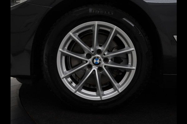 BMW 5 Serie 520i High Executive | Panoramadak | Leder | Trekhaak | Stoelverwarming | Camera | Live Cockpit | Park Assist | Carplay | Full LED | Navigatie | Climate control | Cruise control