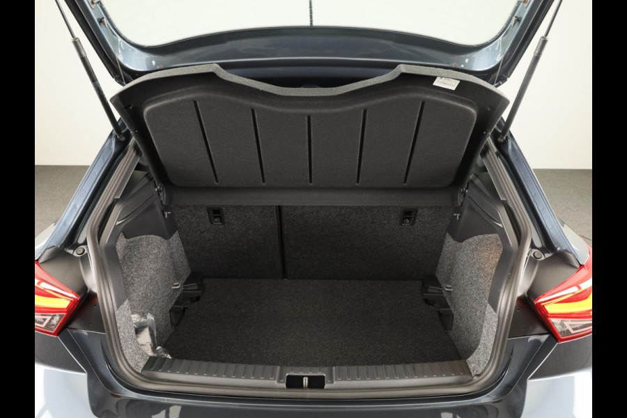 Seat Ibiza SEAT Ibiza Style plus 1.0 EcoTSI 95 pk Magnetic Tech Metallic | Park Assist | Apple Carplay | Cruise control