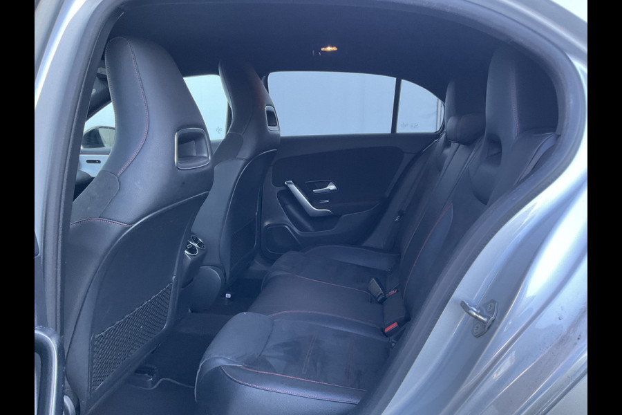 Mercedes-Benz A-Klasse 180 Aut7 Solution AMG Carplay Navi/Cam Stoelverw. Business