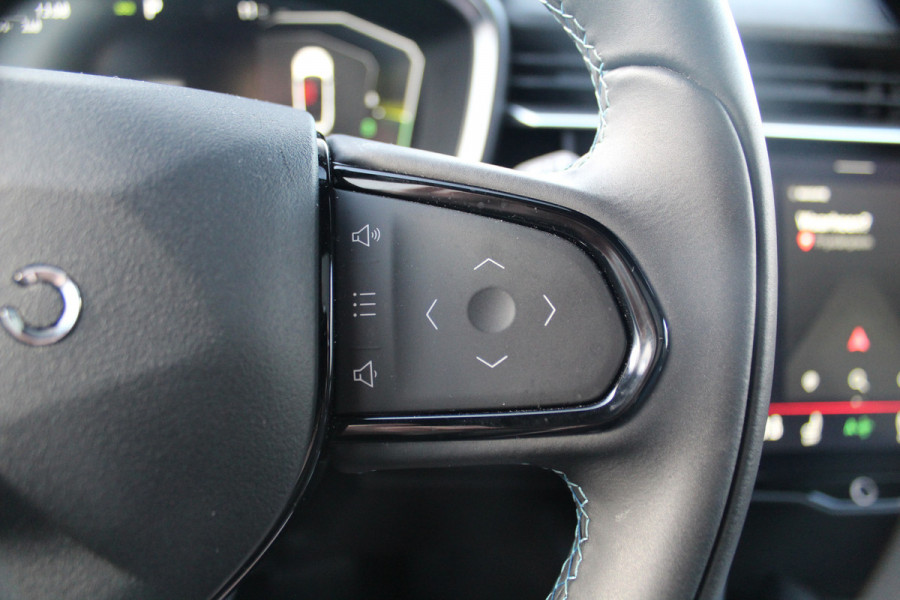 Lynk & Co 01 1.5-180pk AUTOMAAT ! Luxe hybride rijden voor een reëel bedrag ! Trekgewicht 1.800kg ! Autm. airco, navigatie, telefoonvoorb., metallic lak, LM wielen, elektr. panodak, camera 360gr., adaptieve cruise cntrl., LED verlichting, Apple carplay/Android auto etc etc