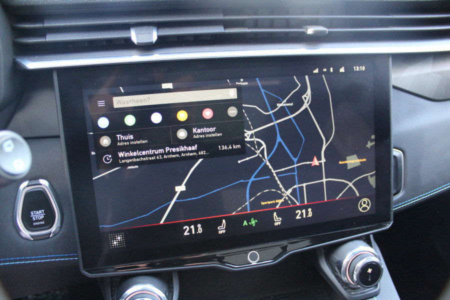 Lynk & Co 01 1.5-180pk AUTOMAAT ! Luxe hybride rijden voor een reëel bedrag ! Trekgewicht 1.800kg ! Autm. airco, navigatie, telefoonvoorb., metallic lak, LM wielen, elektr. panodak, camera 360gr., adaptieve cruise cntrl., LED verlichting, Apple carplay/Android auto etc etc