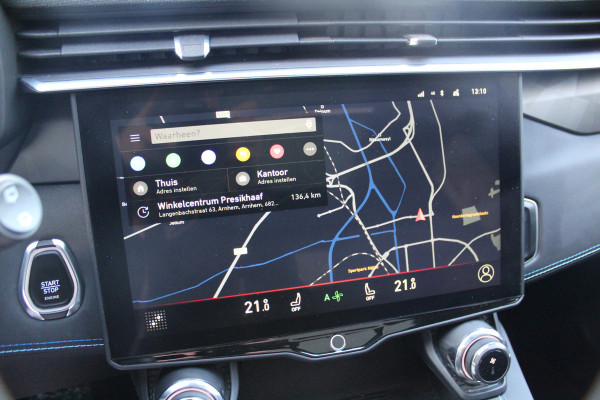 Lynk & Co 01 1.5-180pk AUTOMAAT ! Luxe hybride rijden voor een reëel bedrag ! Trekgewicht 1.800kg ! Autm. airco, navigatie, telefoonvoorb., metallic lak, LM wielen, elektr. panodak, camera 360gr., adaptieve cruise cntrl., LED verlichting, Apple carplay/Android auto etc etc