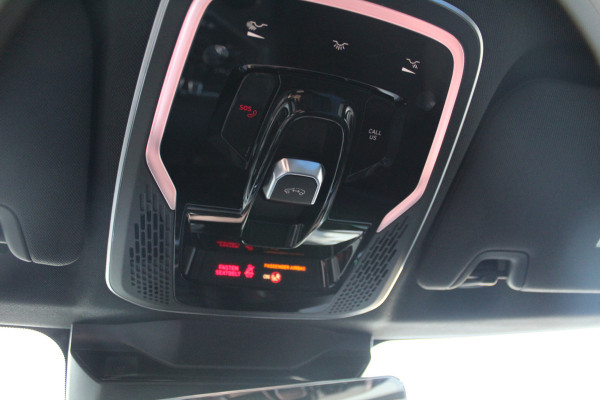 Lynk & Co 01 1.5-180pk AUTOMAAT ! Luxe hybride rijden voor een reëel bedrag ! Trekgewicht 1.800kg ! Autm. airco, navigatie, telefoonvoorb., metallic lak, LM wielen, elektr. panodak, camera 360gr., adaptieve cruise cntrl., LED verlichting, Apple carplay/Android auto etc etc