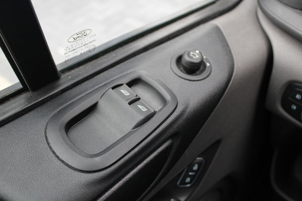 Ford Transit Custom 320 2.0 TDCI L2H1 Trend 130pk - Marge - 9 Zits - Carplay - Stoelverwarming - Camera - Cruise - Sidesteps - Rijklaar