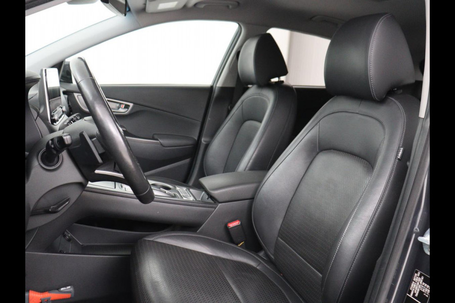 Hyundai Kona EV Limited 64 kWh | SOH 100% | 3 Fase | Stoelventilatie | Head-Up | Adaptive cruise | Camera | Leder | Carplay | Achterbankverwarming | Warmtepomp | Keyless | Full LED | Dodehoek detectie