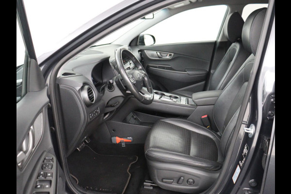 Hyundai Kona EV Limited 64 kWh | SOH 100% | 3 Fase | Stoelventilatie | Head-Up | Adaptive cruise | Camera | Leder | Carplay | Achterbankverwarming | Warmtepomp | Keyless | Full LED | Dodehoek detectie