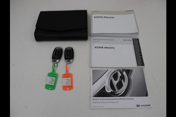Hyundai Kona EV Limited 64 kWh | SOH 100% | 3 Fase | Stoelventilatie | Head-Up | Adaptive cruise | Camera | Leder | Carplay | Achterbankverwarming | Warmtepomp | Keyless | Full LED | Dodehoek detectie