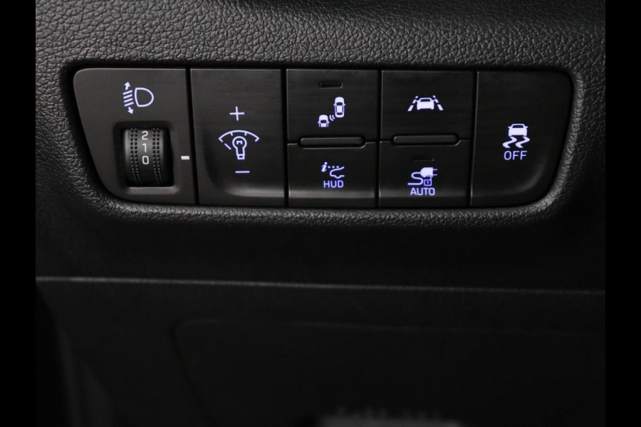 Hyundai Kona EV Limited 64 kWh | SOH 100% | 3 Fase | Stoelventilatie | Head-Up | Adaptive cruise | Camera | Leder | Carplay | Achterbankverwarming | Warmtepomp | Keyless | Full LED | Dodehoek detectie