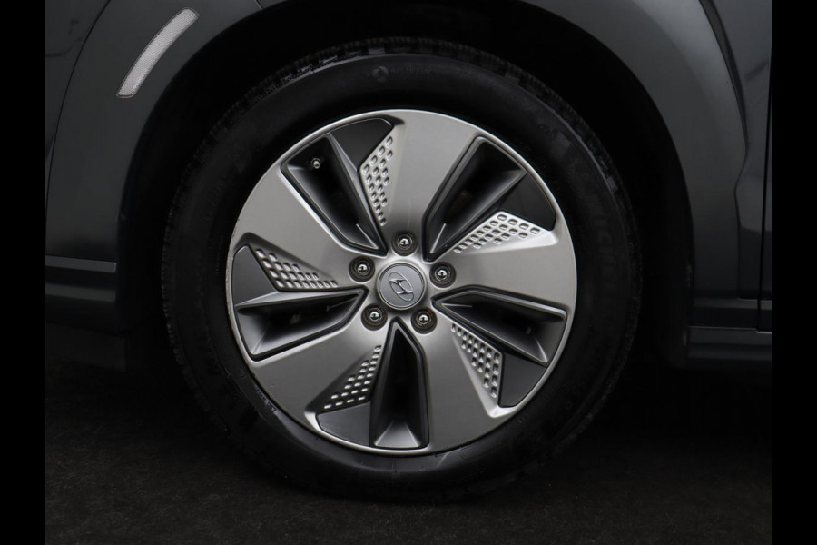 Hyundai Kona EV Limited 64 kWh | SOH 100% | 3 Fase | Stoelventilatie | Head-Up | Adaptive cruise | Camera | Leder | Carplay | Achterbankverwarming | Warmtepomp | Keyless | Full LED | Dodehoek detectie