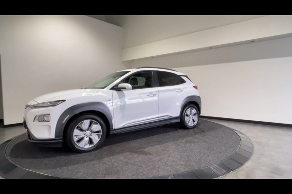 Hyundai Kona EV Fashion 64 kWh | Half leder | head ups display | achteruitrijcamera